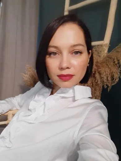 Юлия Нерозина — Преподаватель английского